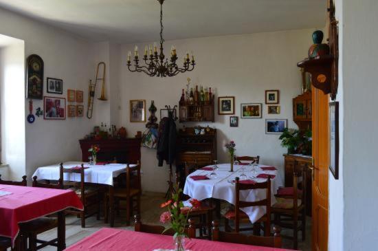 Locanda Il Cacciatore Pari Exterior foto